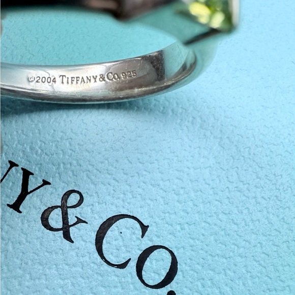 Tiffany & Co. Peridot Sterling Silver Stackable Ring | Vintage 2004 | Size 5.5 - Picture 8 of 8
